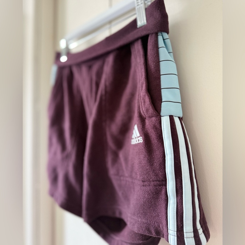 Adidas Football Tiro striped side panel shorts in burgundy red & light blue 🩵 - Picture 4 of 8